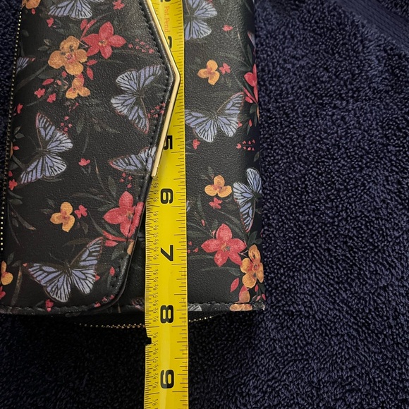 Butterfly Floral Black Wristlet Clutch - Picture 9 of 10